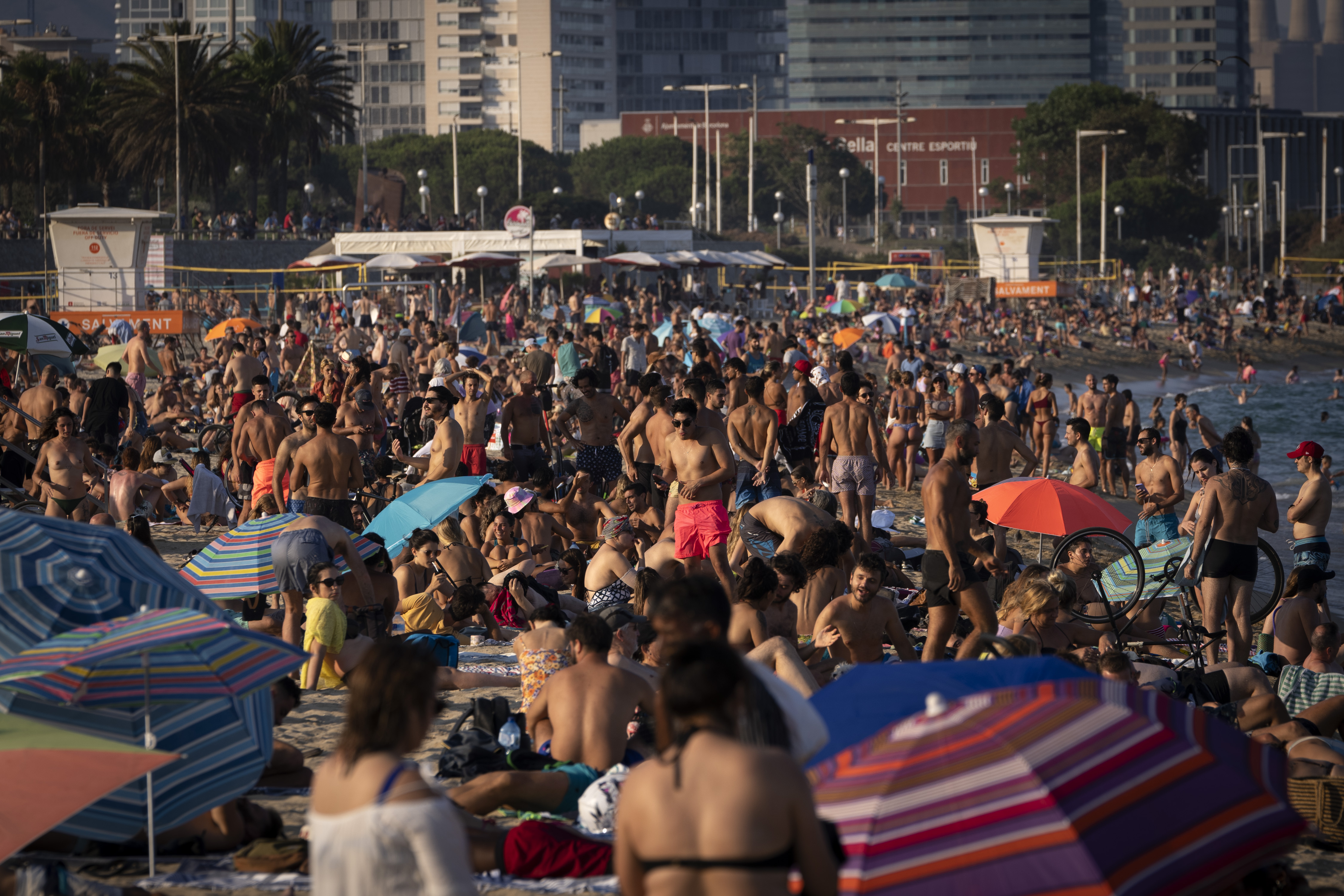 Variante Delta del coronavirus ha restrasado el regreso a normalidad en Europa