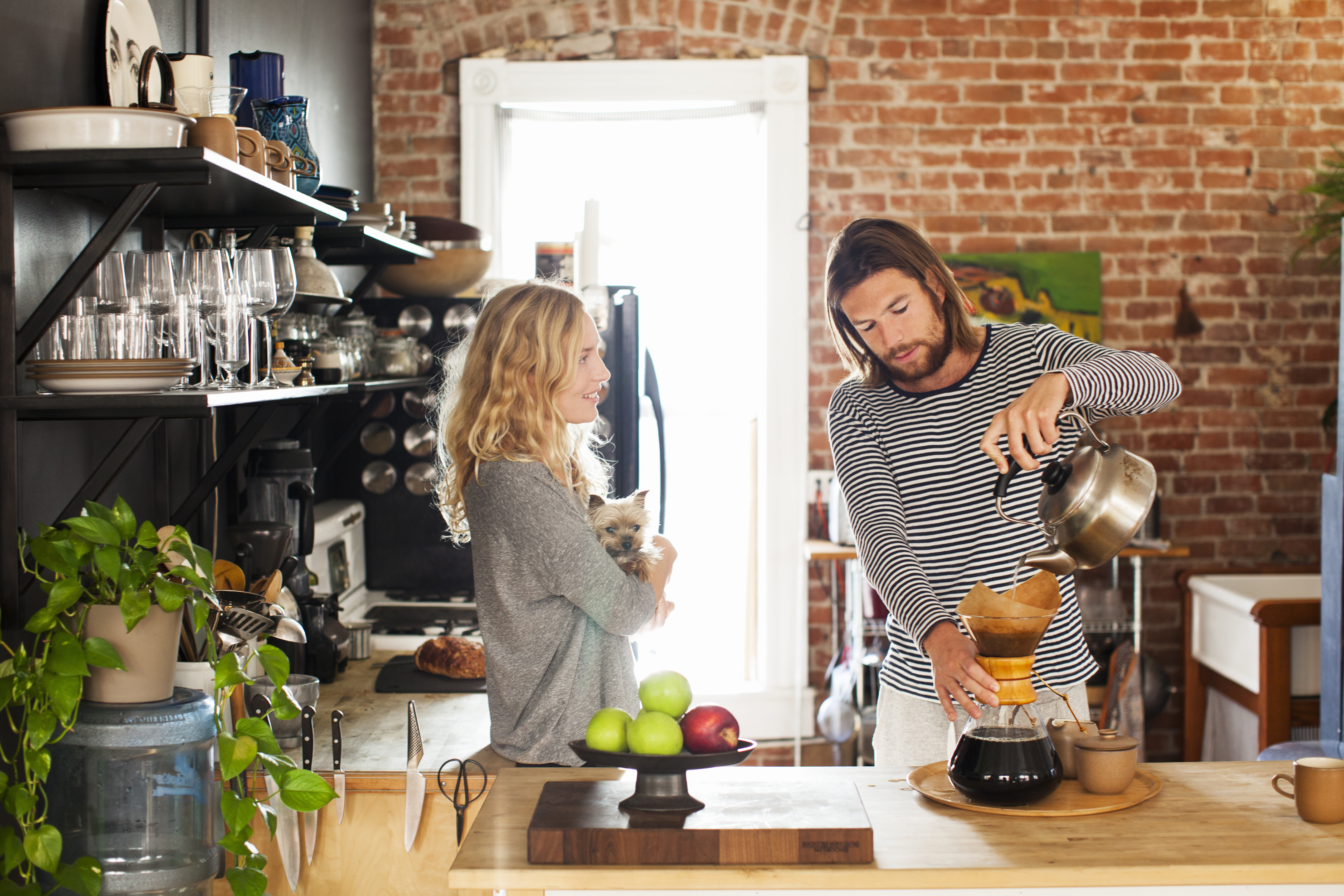 La Clínica Mayo no aconseja consumir más de cuatro tazas de café al día.