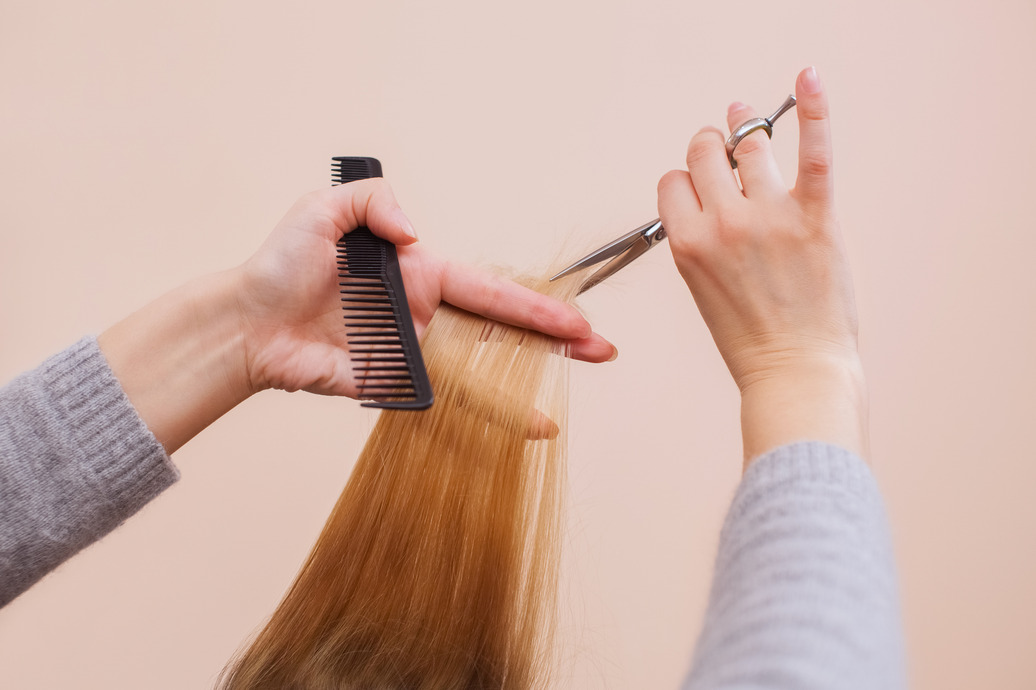 Cortar el pelo es una de las formas más eficaces para mantenerlo sano.