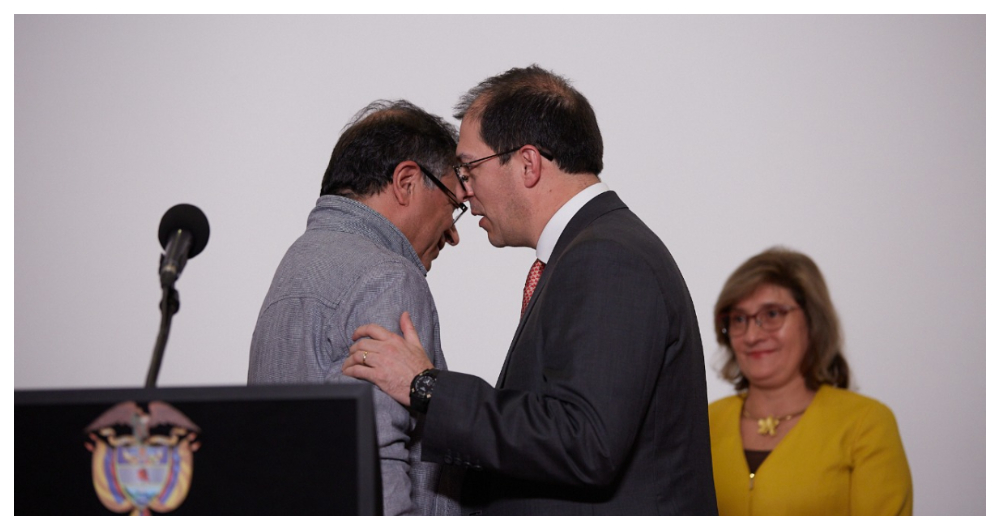 La Camaradería Entre El Presidente Gustavo Petro Y El Fiscal Francisco ...