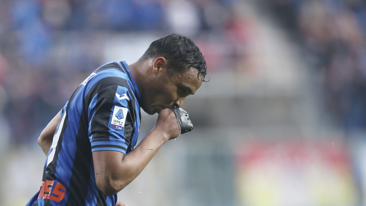 Atalanta's Luis Muriel celebrates scoring during the Serie A between Atalanta and Spezia at Gewiss Stadium, Bergamo, Italy, Wednesday May 3, 2023. (Spada/LaPresse via AP)