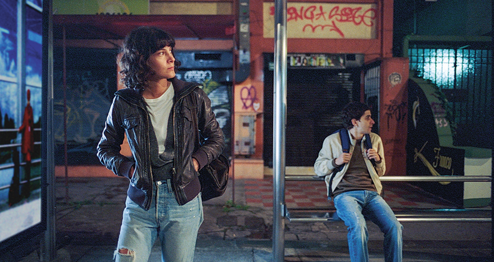 Bogotá es una parte crucial de sus películas, como marco determinante de sus personajes, pero mucho de lo que Santa toca en torno a subtextos les habla al país y al mundo.