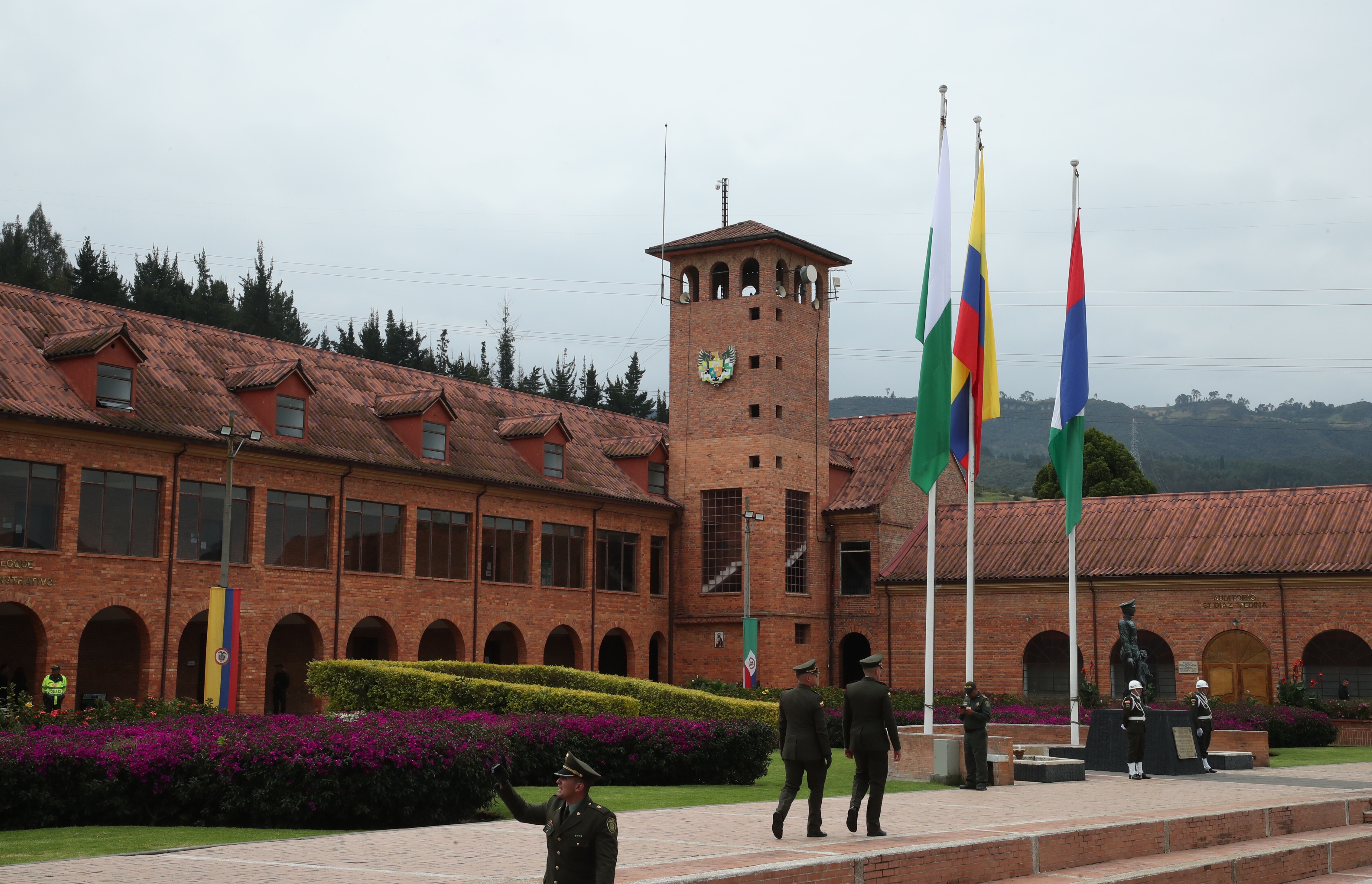 Ceremonia de ascensos de un personal de suboficiales y nivel ejecutivo e ingreso al grado de subintendente de la Policía Nacional de Colombia