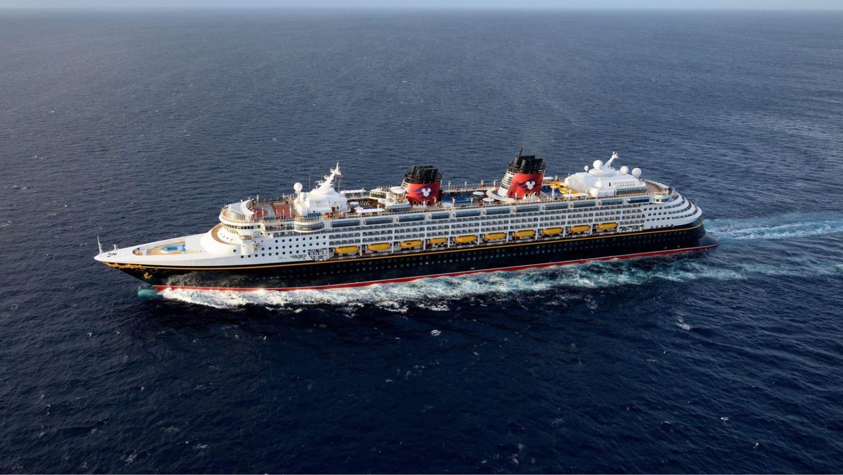 Disney Cruise Line, línea de cruceros de The Walt Disney Company.