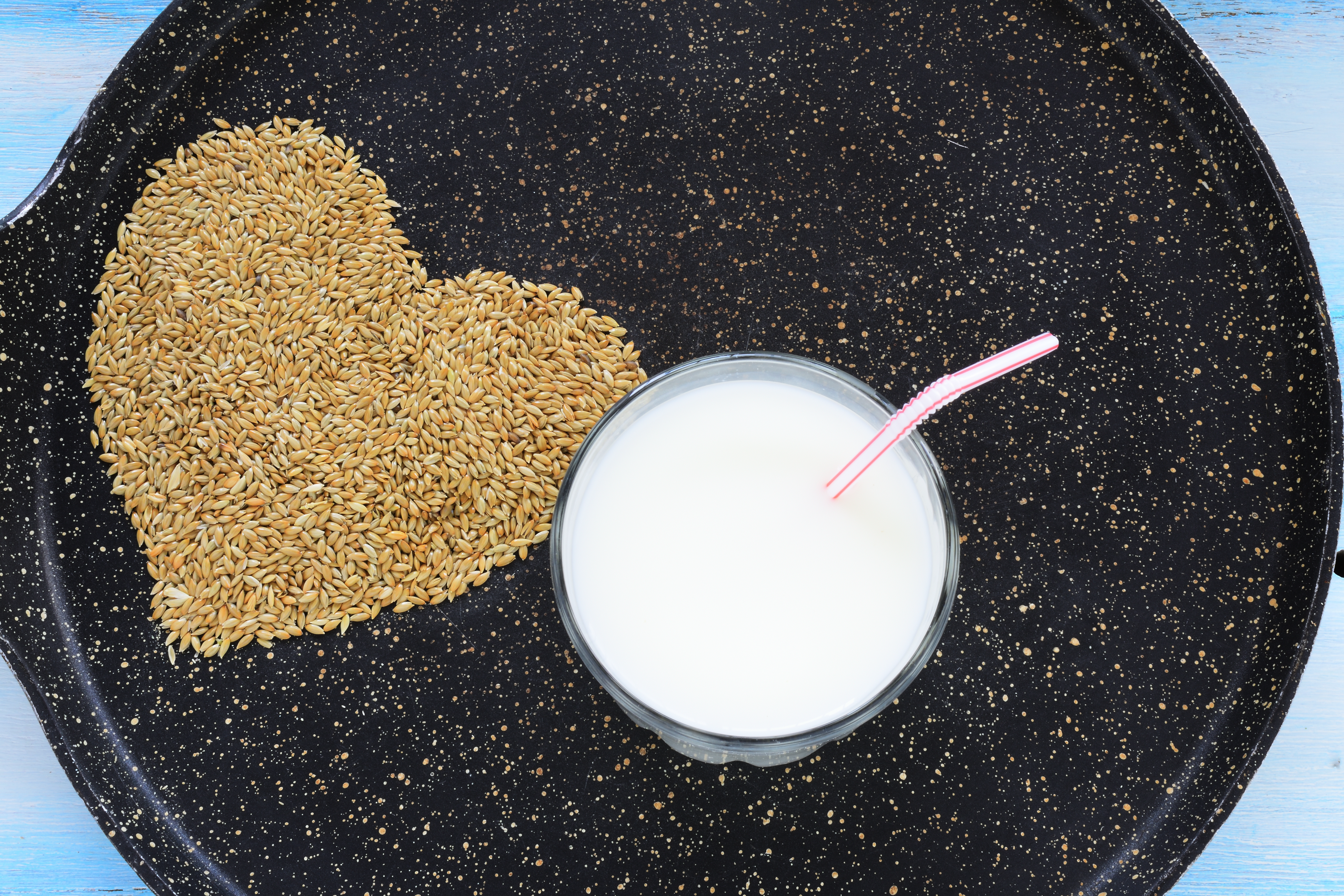 ¿Cómo se debe tomar este líquido todos los días? Foto: Getty Images.