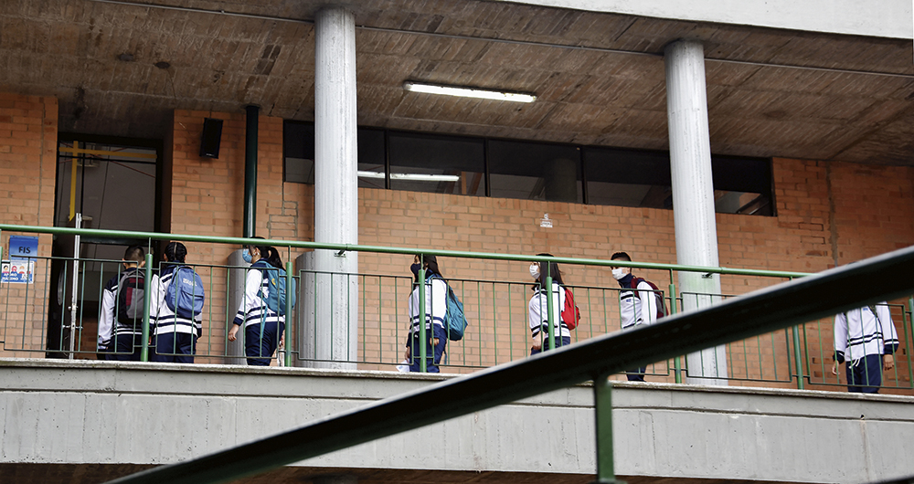 De poco más de 9,7 millones de estudiantes de colegio en el país, solo el 16 por ciento había regresado a clases presenciales antes del receso de vacaciones de mitad de año.