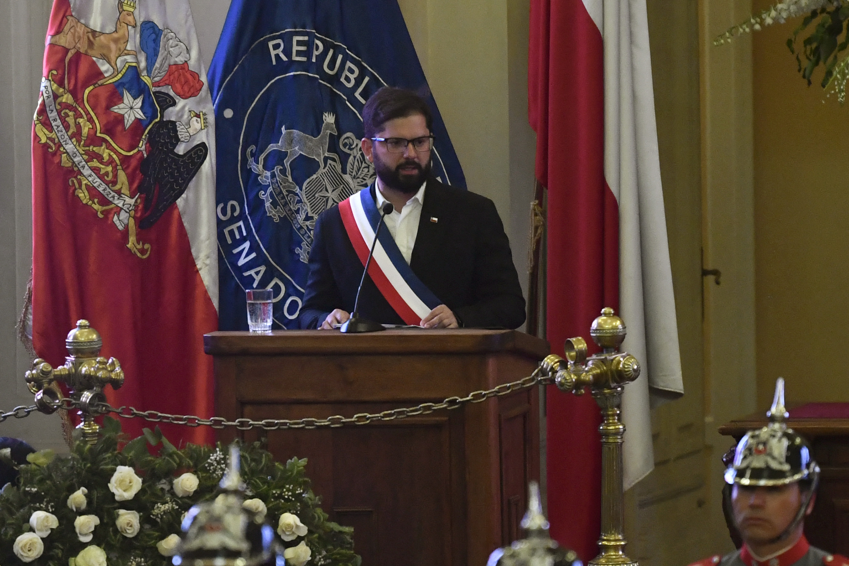 Gabriel Boric en el funeral de Sebastián Piñera.