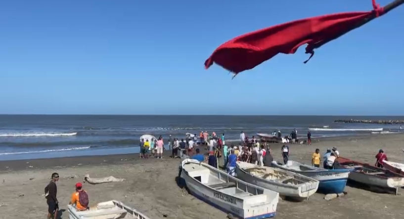 Rescatan a pescadores desaparecidos.