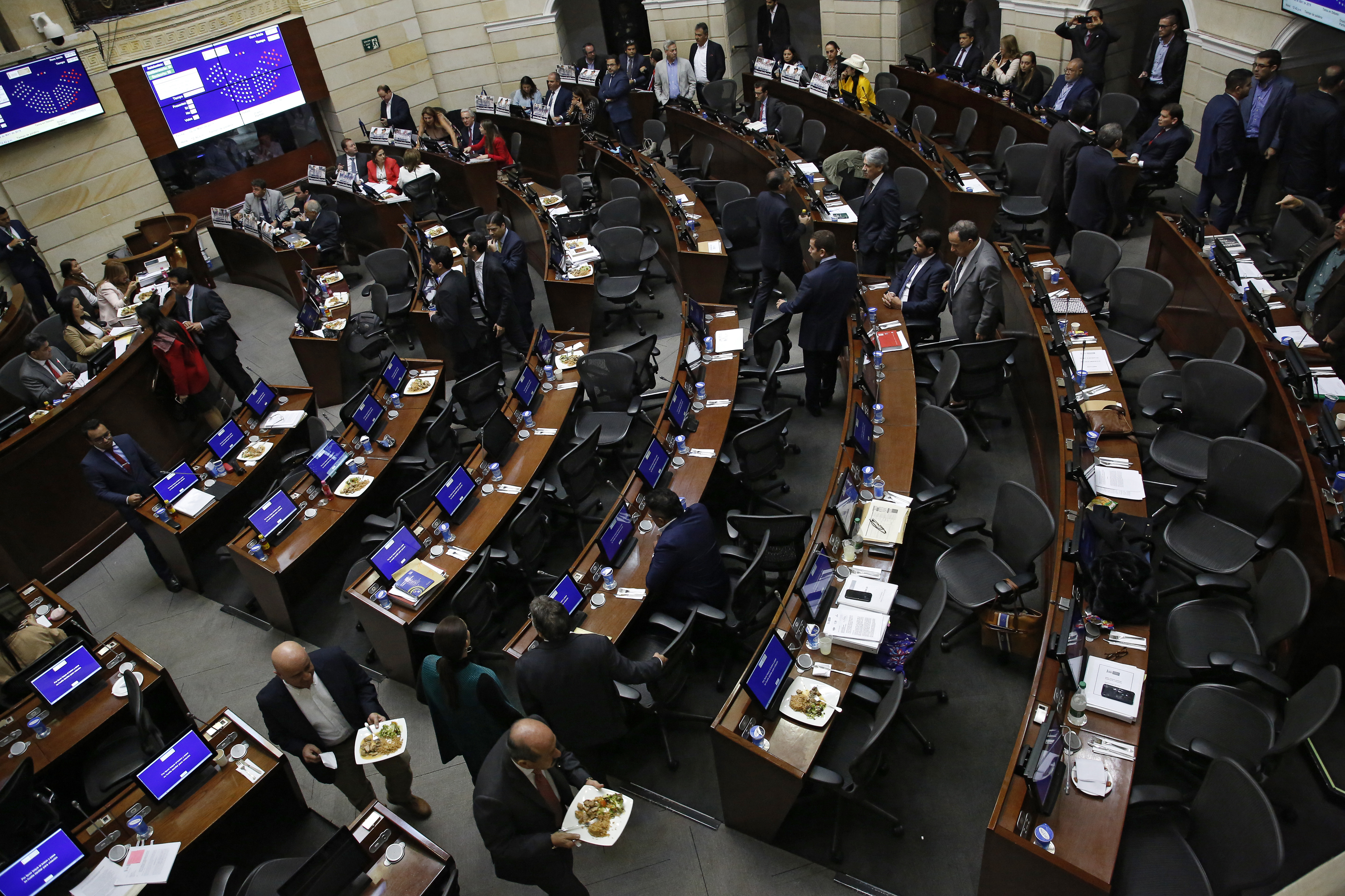 Partidos responden a los cambios anunciados por presidente Duque a la reforma tributaria