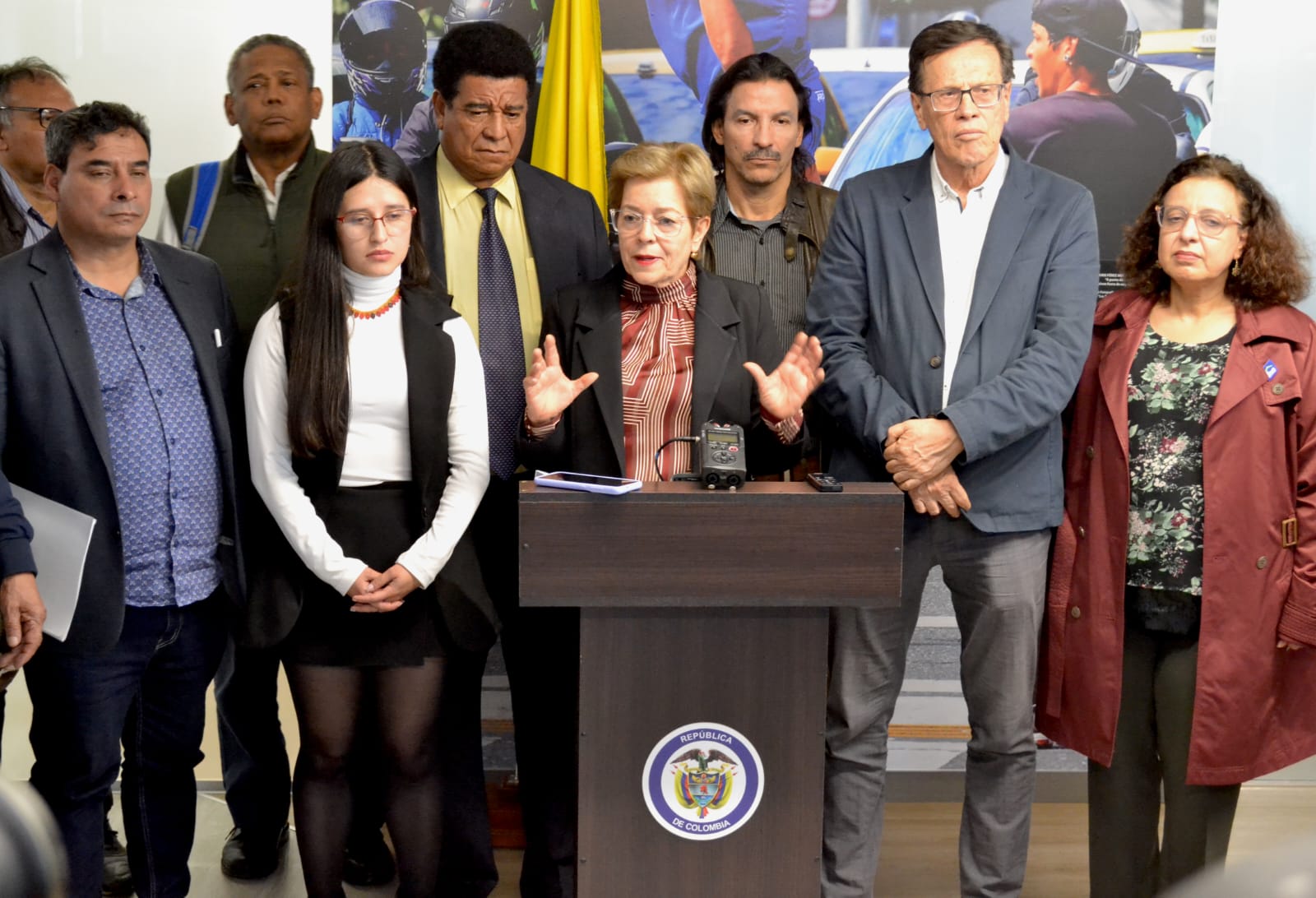 La ministra Gloria Inés Ramírez se mostró optimista sobre la negociación del salario mínimo 2025, a pesar de no haber acuerdo.