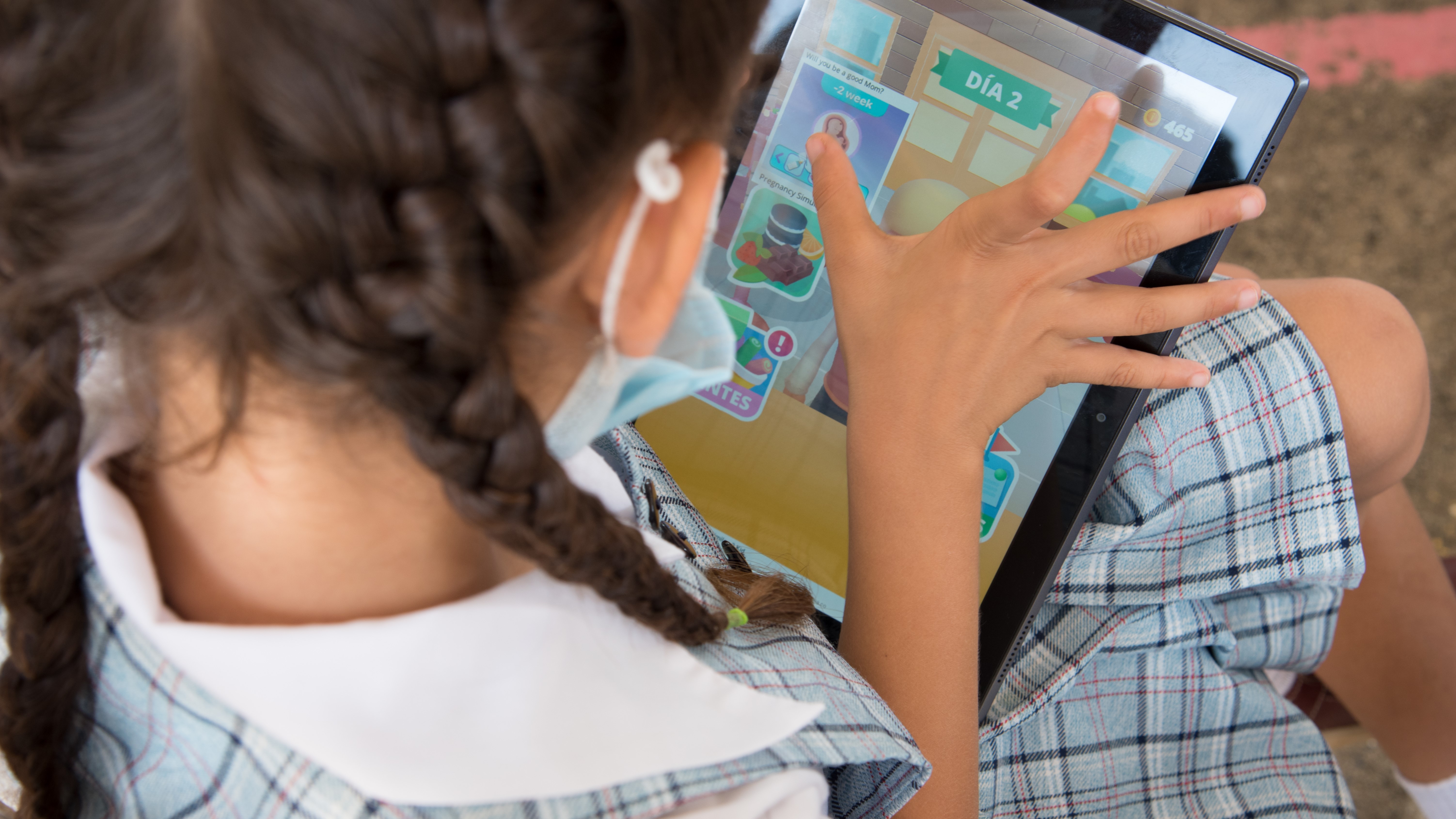 El proyecto 'Escuelas Conectadas' de Claro por Colombia contribuye al cierre de la brecha digital en el país.