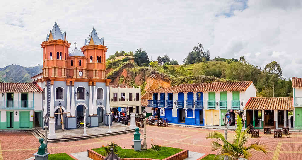 Turismo Colombia: No hay quien visite La piedra del Peñol | Coronavirus