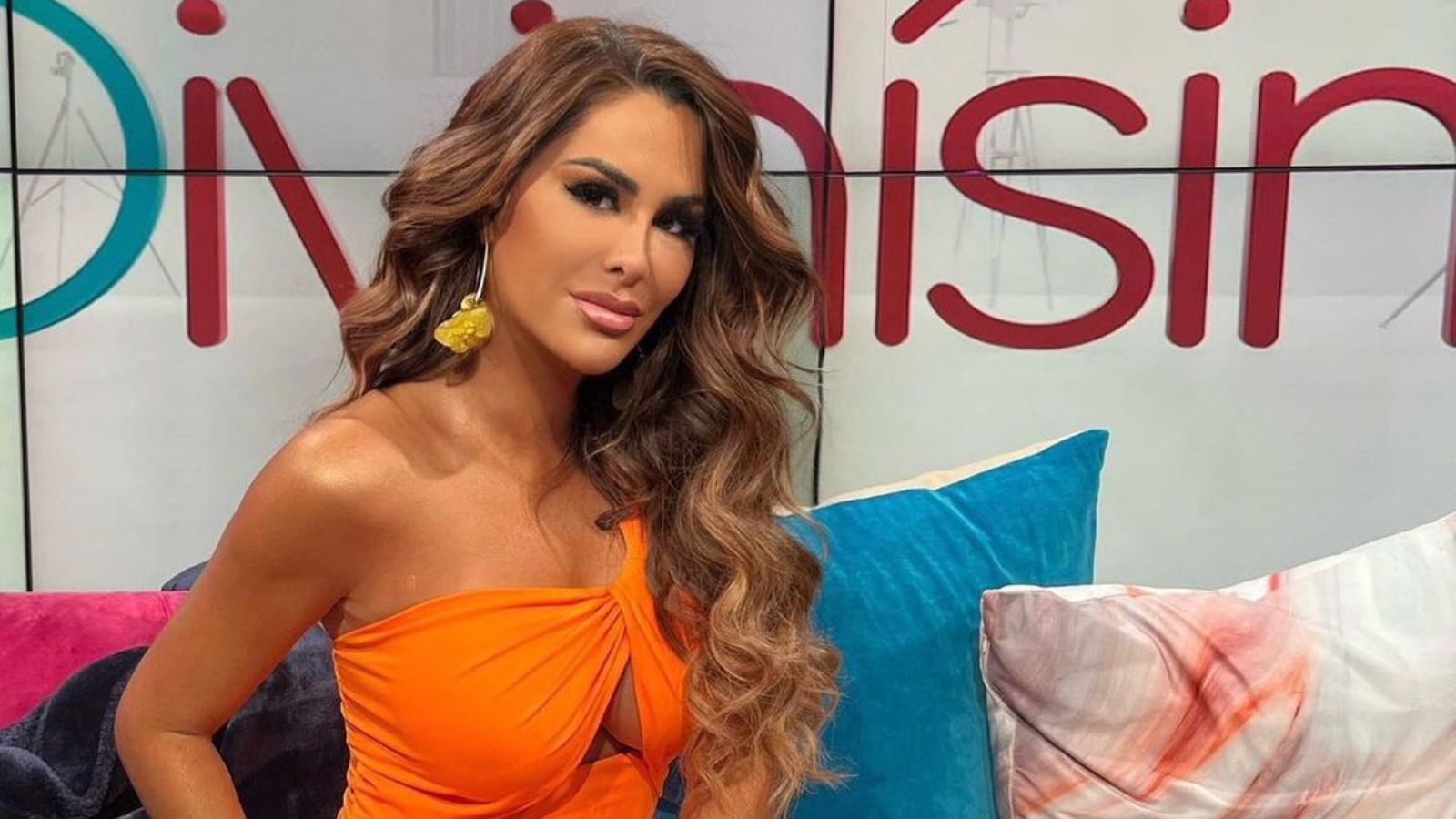 Y las puedes tocar”, Ninel Conde respondió a quienes le dicen que su  trasero es operado