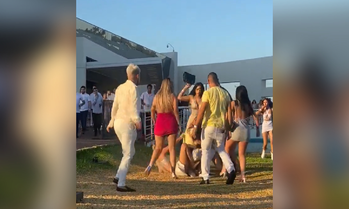 Una de las implicadas reveló a través de las redes sociales que, durante la noche, un grupo de jóvenes adelantaron algunas prácticas de burla y provocación al interior del lugar.