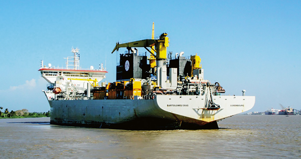  Las dragas destinadas para realizar este trabajo son extranjeras. Sin embargo, en muchos casos, los contratos no se han ejecutado en su totalidad. 