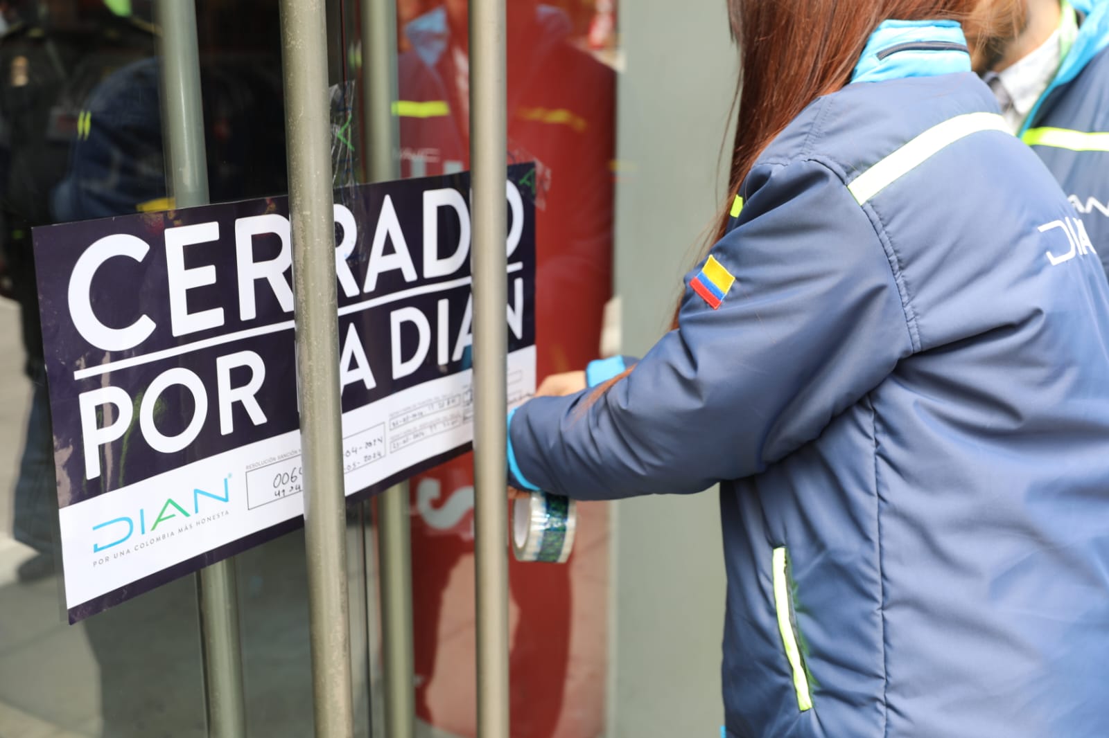 La DIAN cerro el Outlet Adidas en Bogota que paso