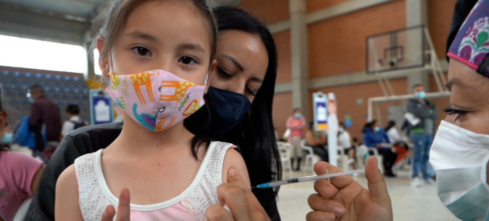 MinSalud hizo un nuevo llamado a los padres de familia y cuidadores a vacunar a los niños contra el coronavirus al iniciarse el periodo escolar.