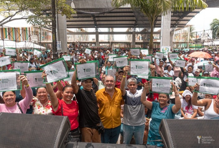 – En este espacio la Agencia Nacional de Tierras entregó 142 títulos por 372 hectáreas a familias campesinas de cinco municipios de la región.