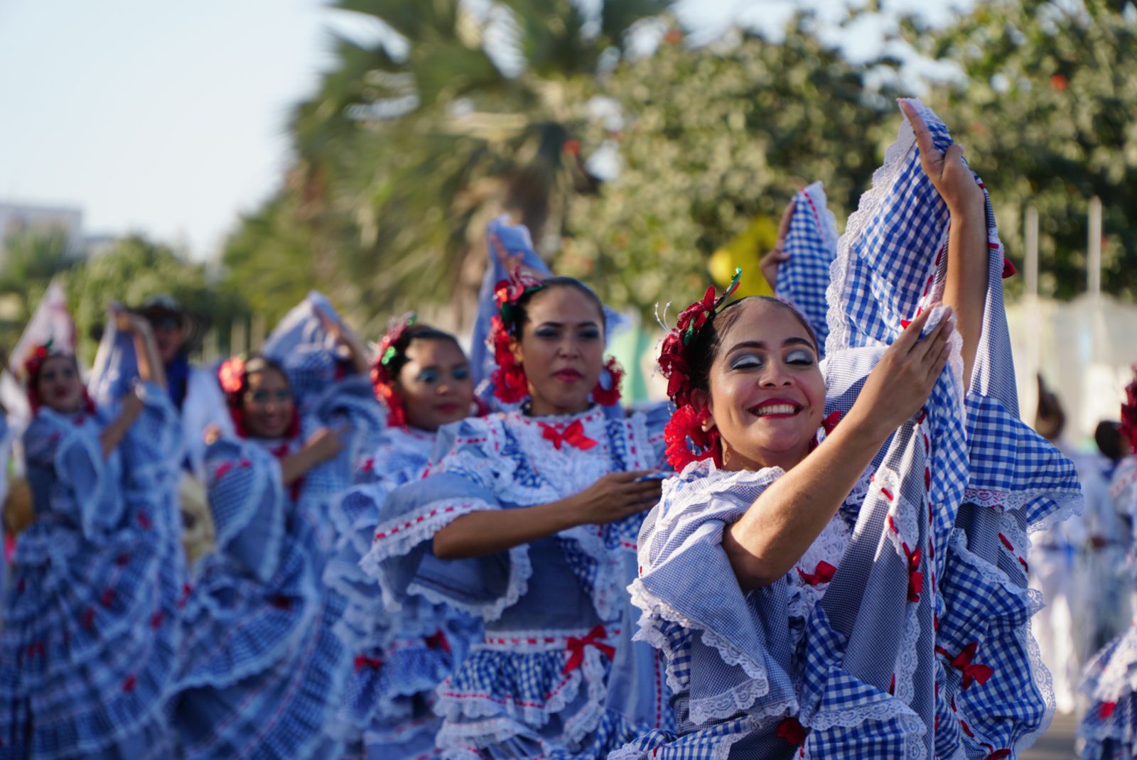 Video: este fue el baile que eligió una colombiana para enseñarle a un  influencer que buscaba aprender danzas típicas del mundo