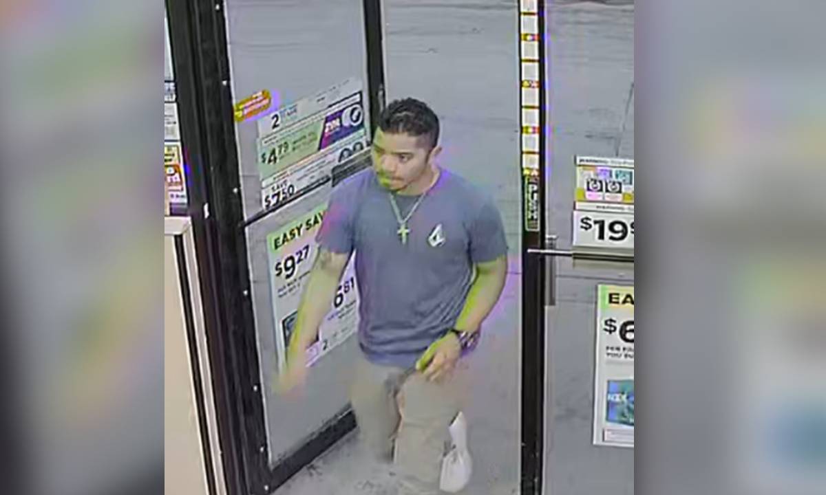 Según medios locales, la pareja se logró salvar de mayores daños luego de que el hombre no pudiera encontrar un encendedor para prenderles fuego.