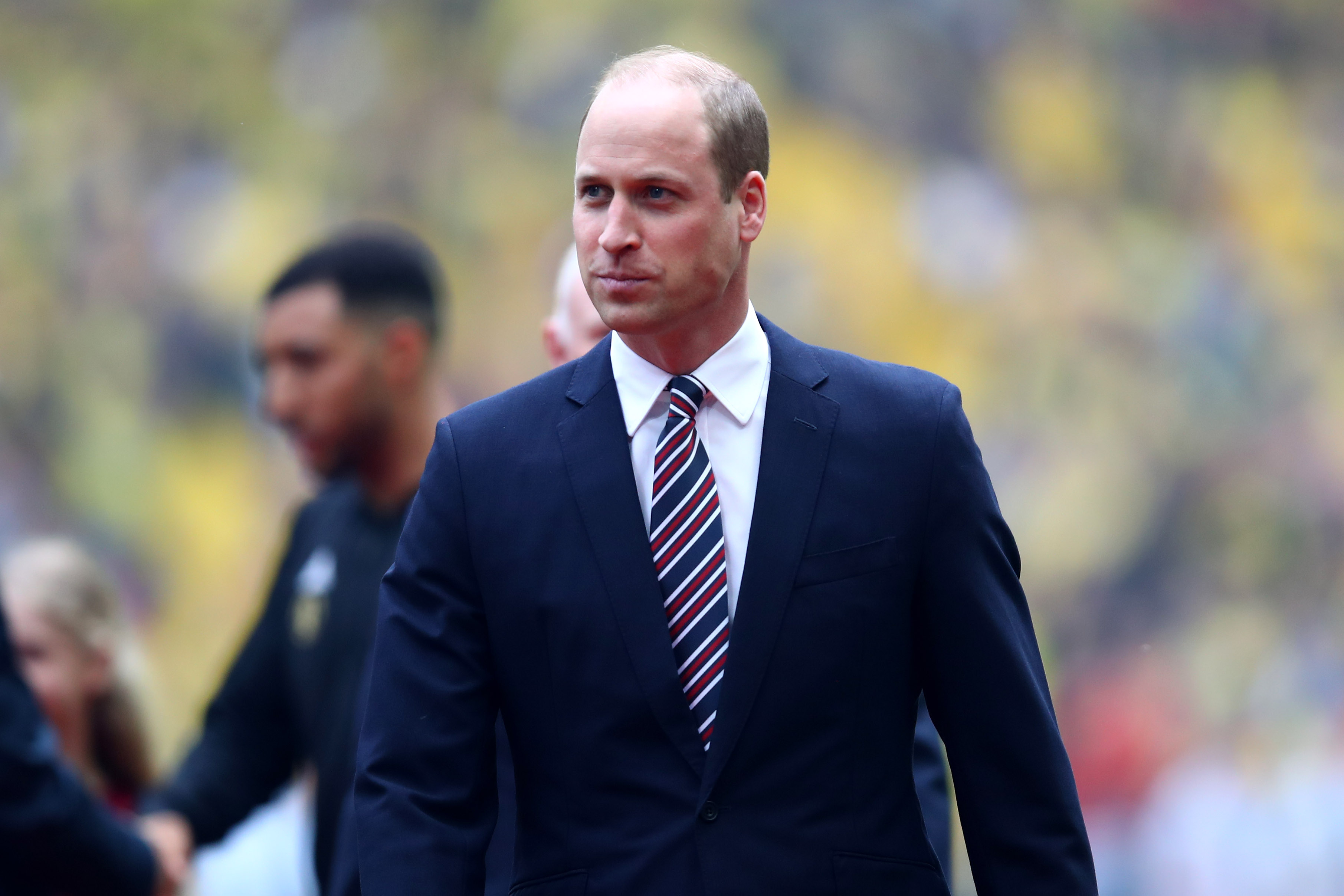 Londres, Inglaterra - 18 de mayo: el príncipe Guillermo, duque de Cambridge, mira antes de la final de la Copa FA entre el Manchester City y Watford en el estadio de Wembley el 18 de mayo de 2019 en Londres, Inglaterra. (Foto de Julian Finney / Getty Images)