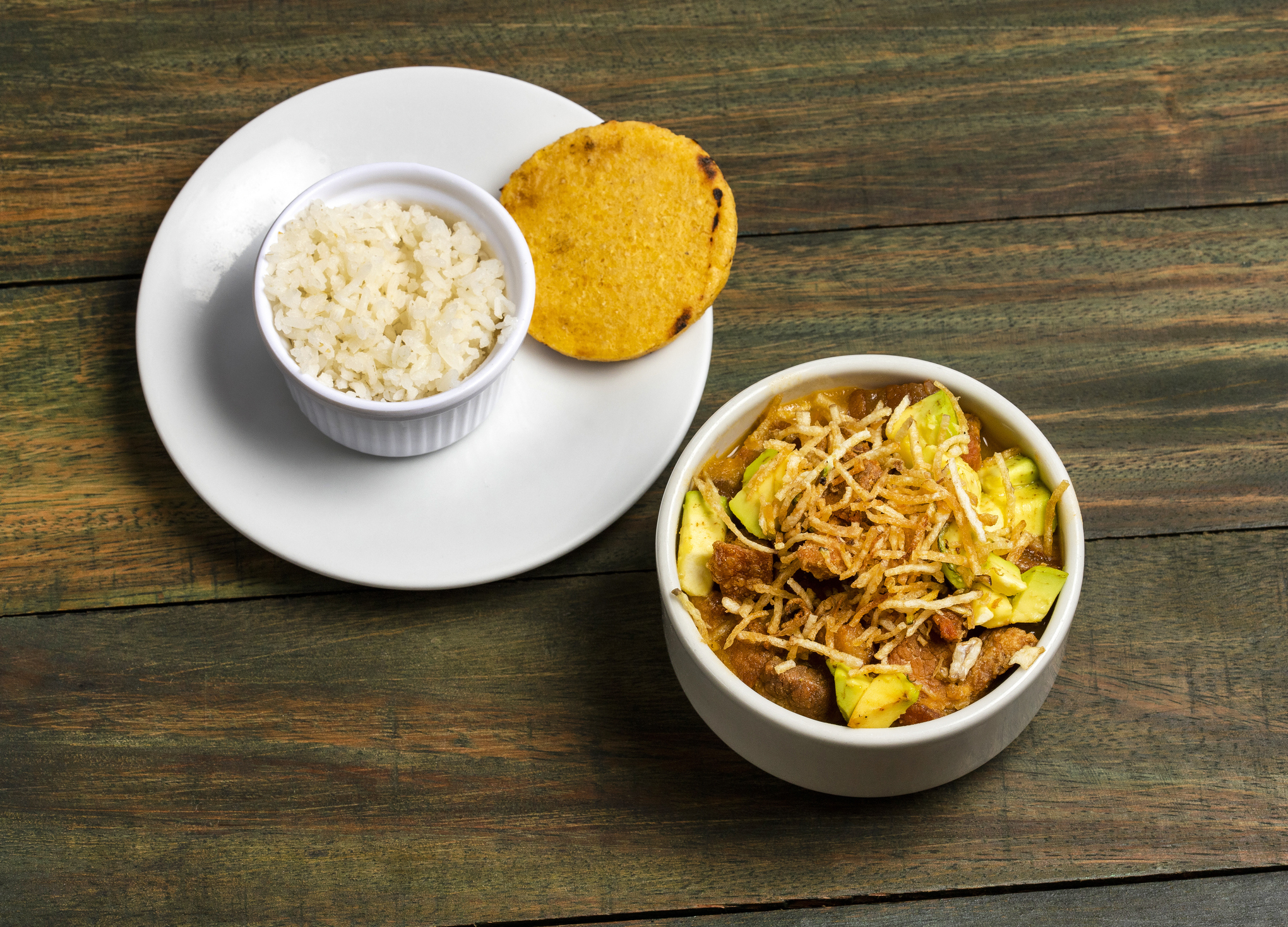 La cazuela paisa es uno de los platos tipicos antioqueños.