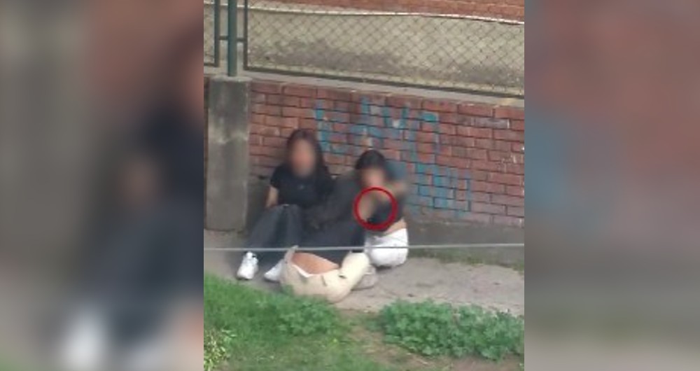 Denuncian que menores de edad consumen drogas a plena luz del día al al lado de un colegio en Engativá, en Bogotá