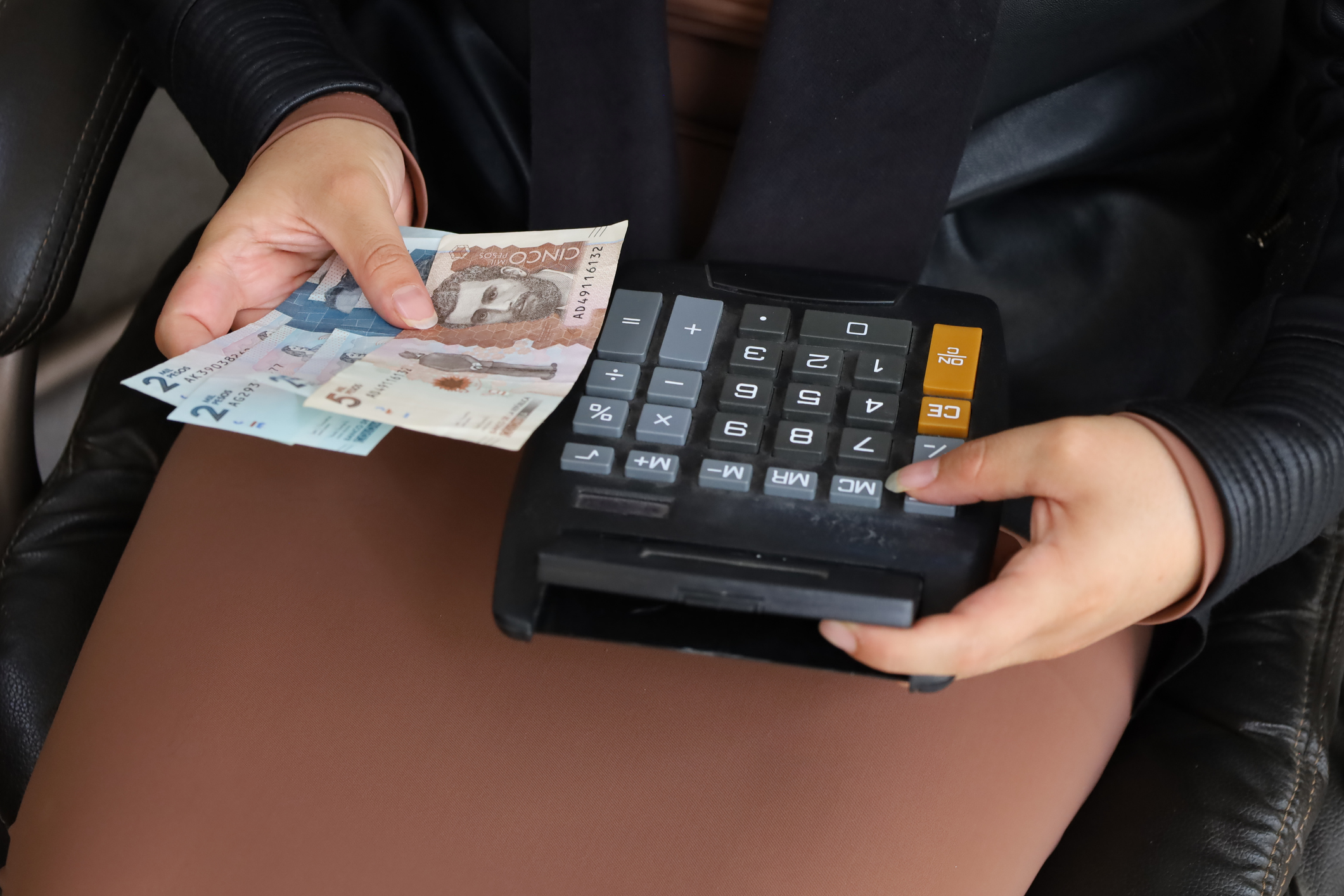 En el compás constante de la economía venezolana, los 3.000 bolívares se embarcan en una travesía de transformación a pesos colombianos hoy, lunes 15 de enero, marcando la pauta de las fluctuaciones monetarias en el país.