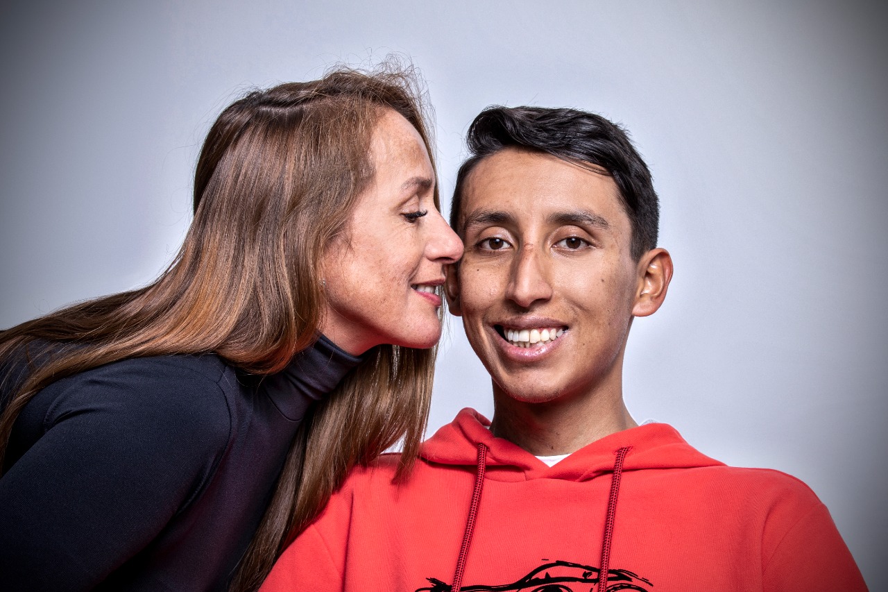 Flor Marina Gómez y Egan Bernal.
Chía-Cundinamarca Febrero 15 de 2022.
Foto: Juan Carlos Sierra-Revista Semana.