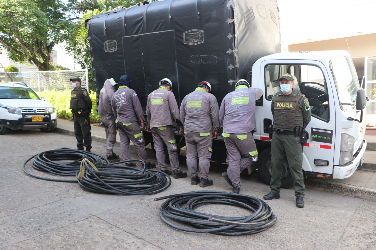 Los capturados fingían ser empleados de una reconocida empresa de telefonía e internet.