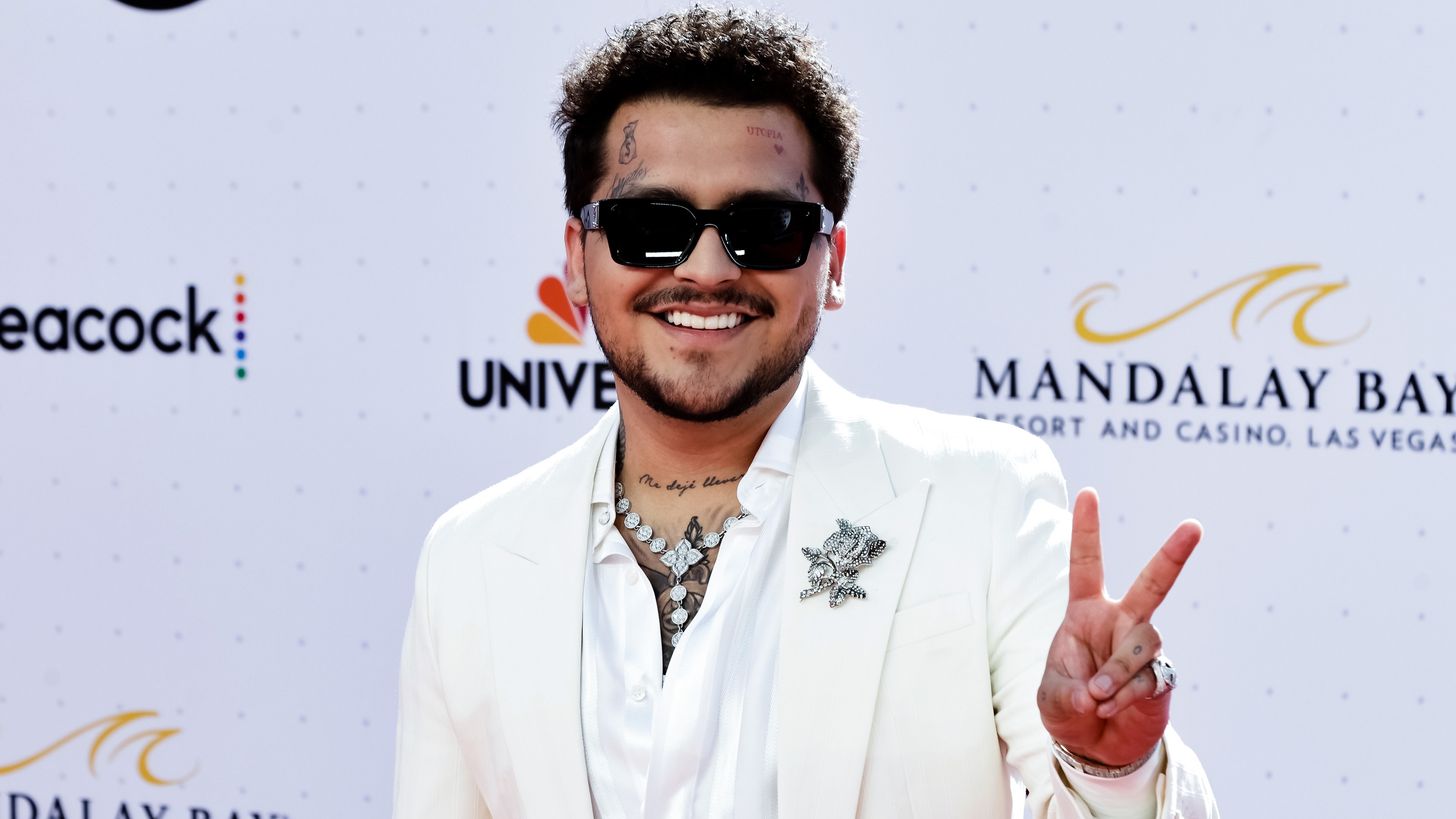 Christian Nodal llega a los Premios de Música Latinoamericana 2022 en Michelob ULTRA Arena el 21 de abril de 2022 en Las Vegas, Nevada.