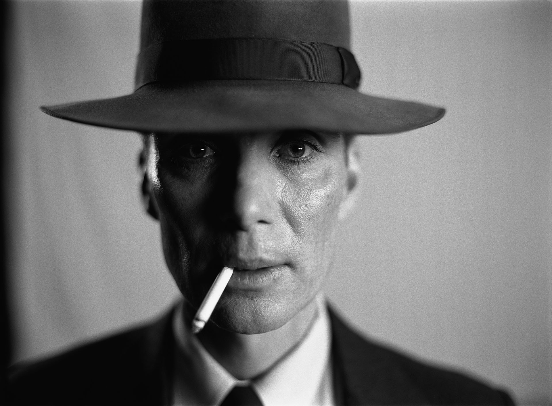 Cillian Murphy es J. Robert Oppenheimer en OPPENHEIMER, escrita y dirigida por Christopher Nolan. Este es un escaneo de un cuadro de cinta de 70mm B&N IMAX.