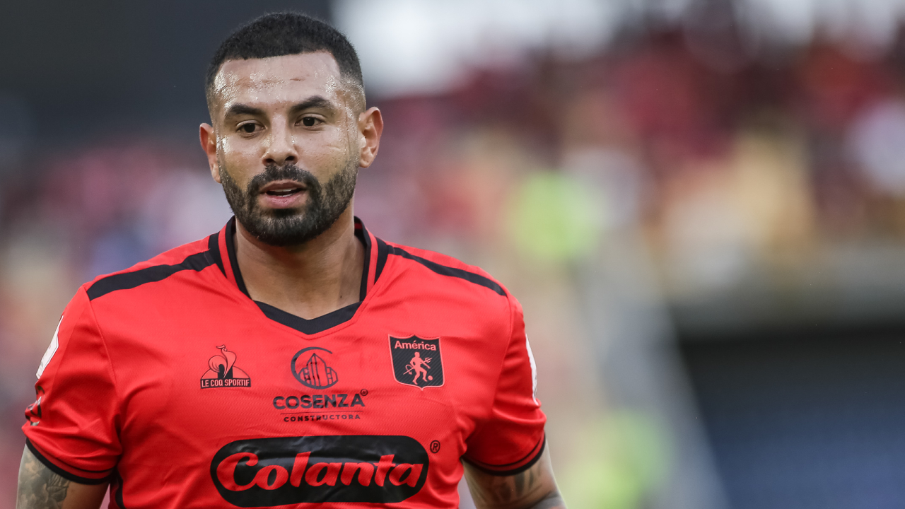 Edwin Cardona queda como agente libre tras año y medio en el América