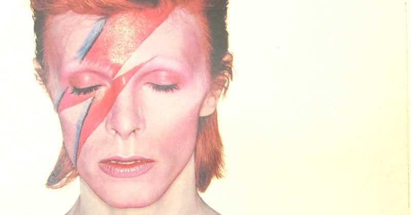 50 años de maquillaje y peinados de David Bowie en un solo gif  Upsocl