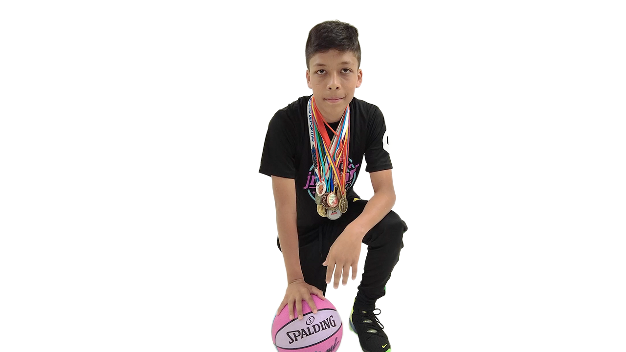 Si lo crees, lo juegas”: Juan José Sánchez, el niño que con solo 13 años  debutó con los grandes y es una promesa del baloncesto