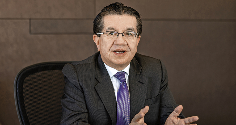fernando ruiz Ministro de Salud