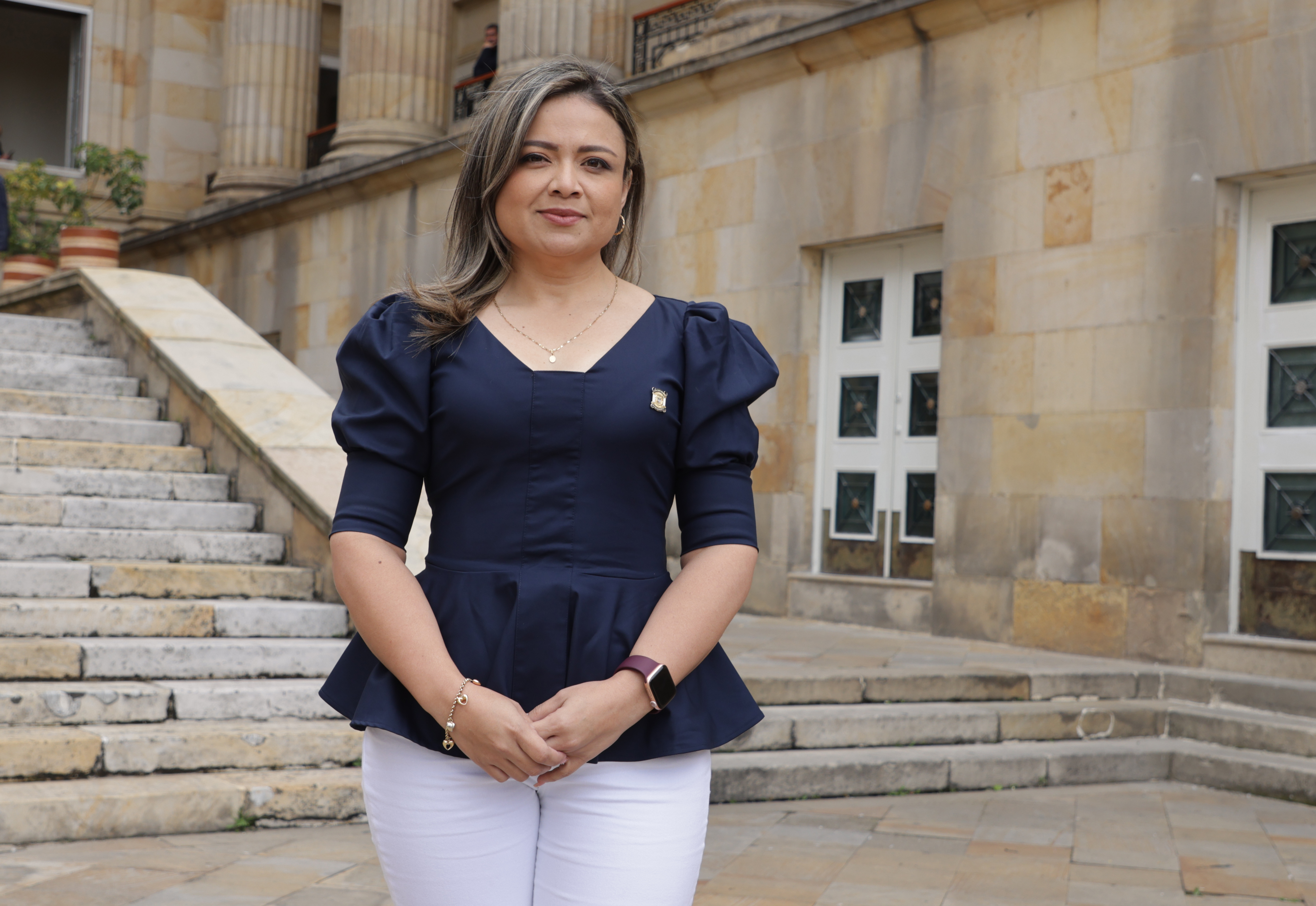 Lina María Garrido representanteRueda de prensa de  partidos de oposición sobre los  debates de moción de censura contra ministros del Gobierno de Gustavo Petro 