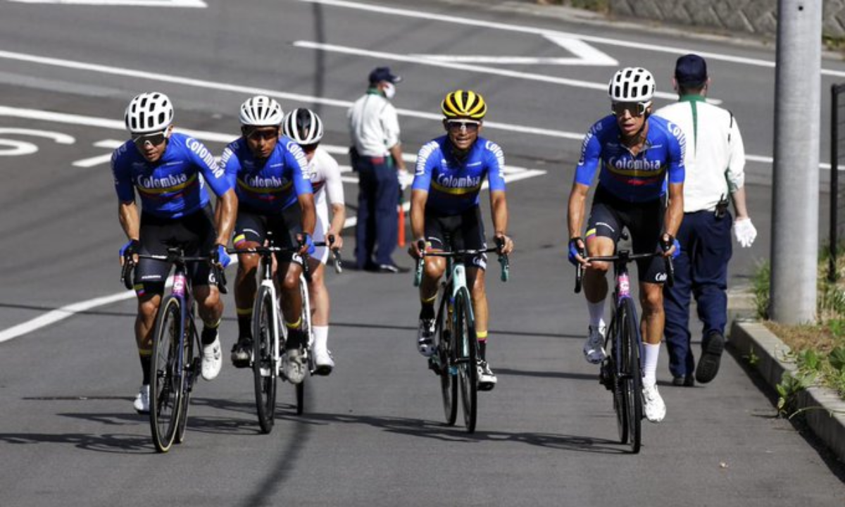 Equipo colombiano de ciclismo de ruta en Tokio 2020.