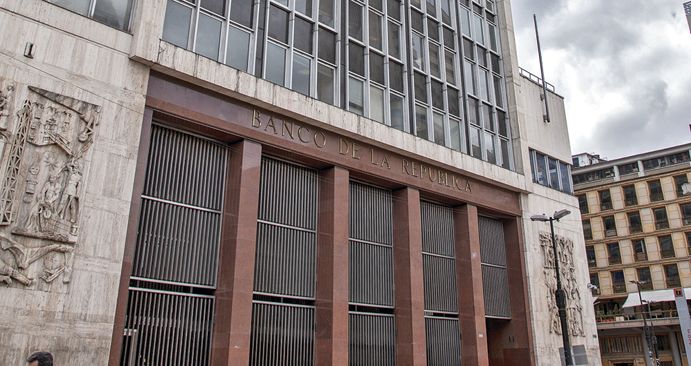 Al Banco de la República lo acusan de ir lento en reducción de tasas en comparación con los bancos comerciales.