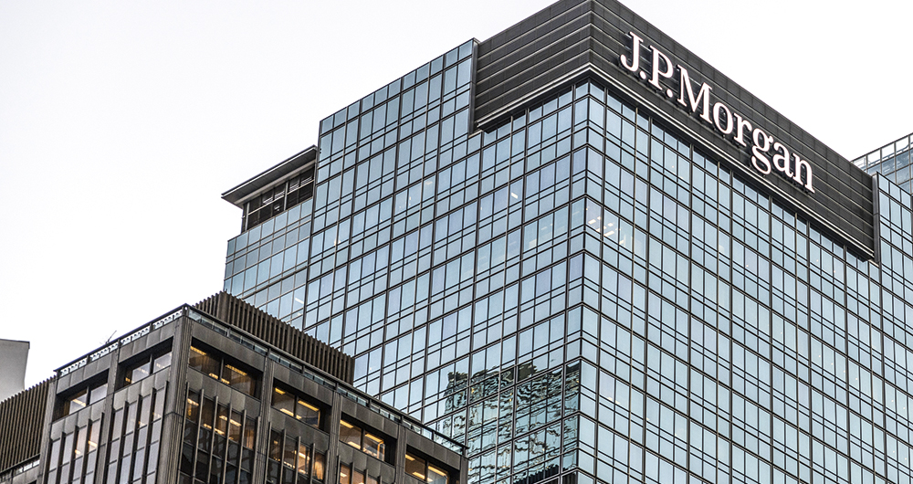 Nueva York. Grandes compañías, como JPMorgan, volverían a la normalidad en enero, pero ómicron dañó los planes de retornar a sus oficinas.