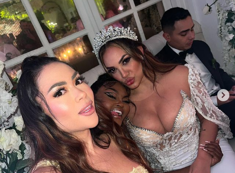 Epa Colombia en la boda de Andrea Valdiri.