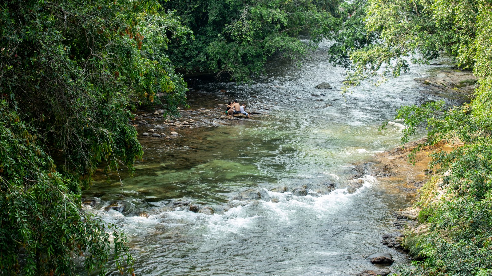 Las aguas cristalinas del río hacen de este sitio un atractivo turístico sin par.