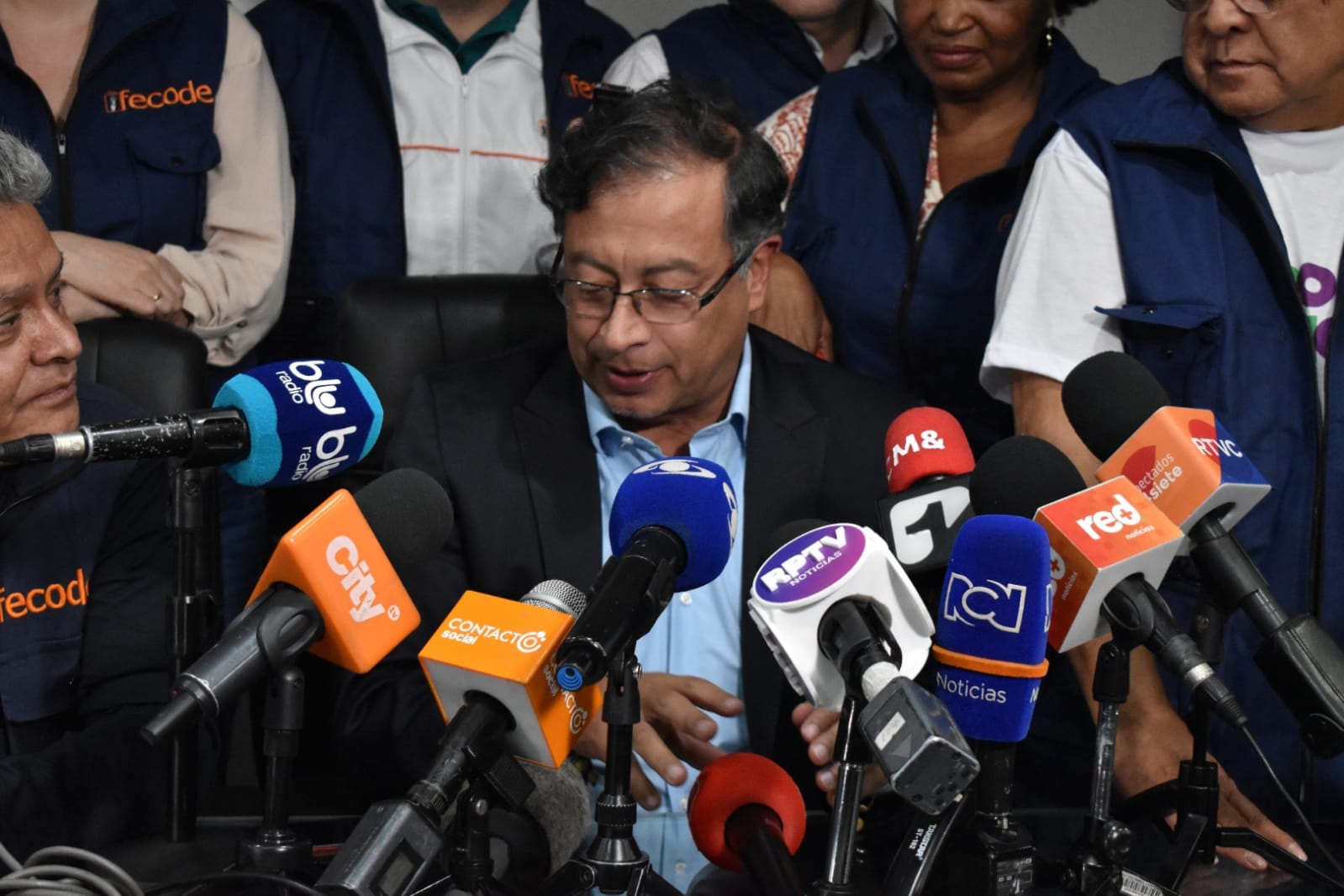Gustavo Petro rueda de prensa Fecode