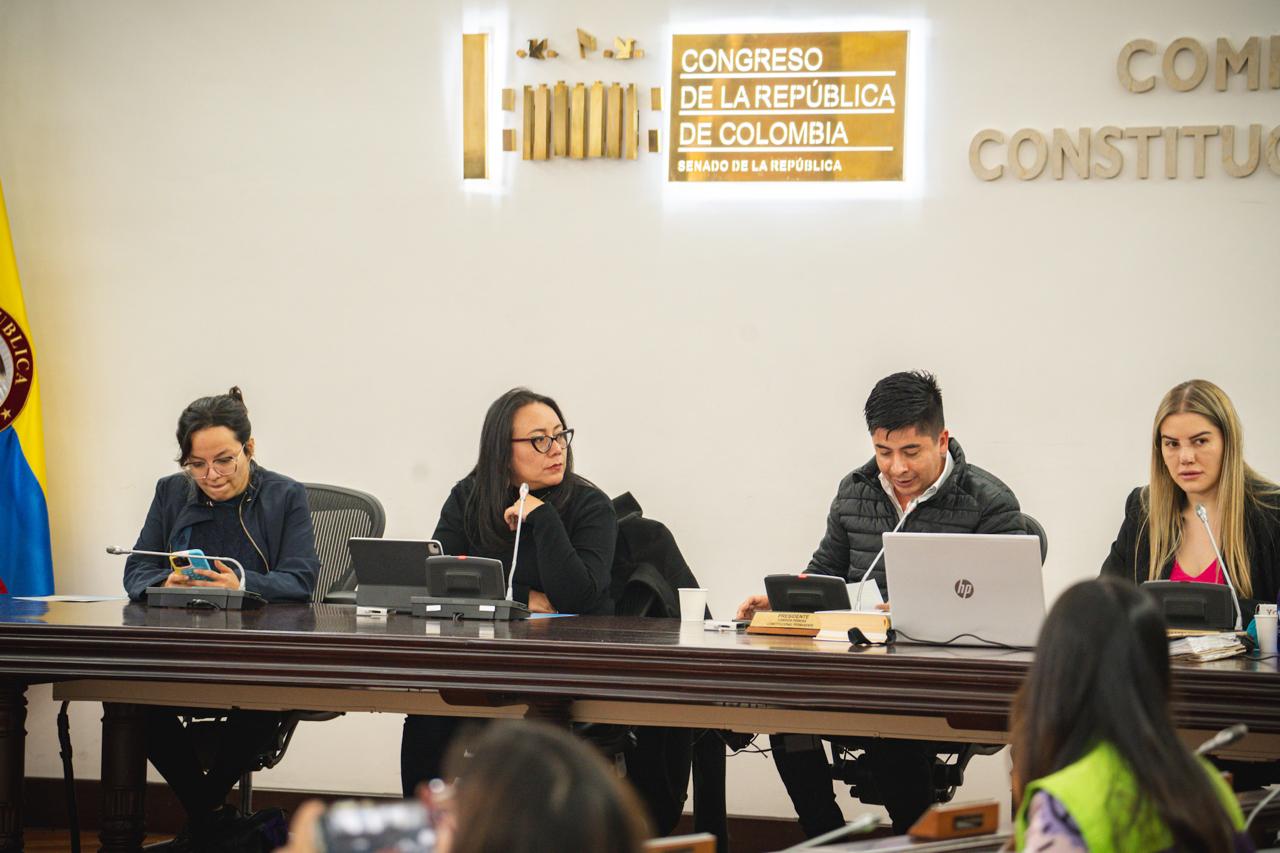 Congresistas Jennifer Pedraza, Alexandra Vásquez y Ariel Ávila en la debate del proyecto de ley contra el matrimonio infantil.