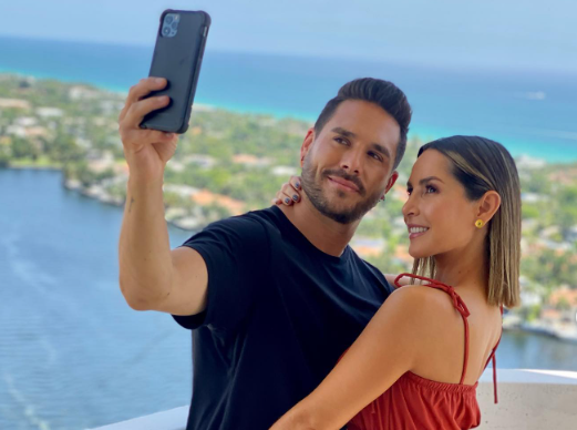 Pareja de famosos actores colombianos.