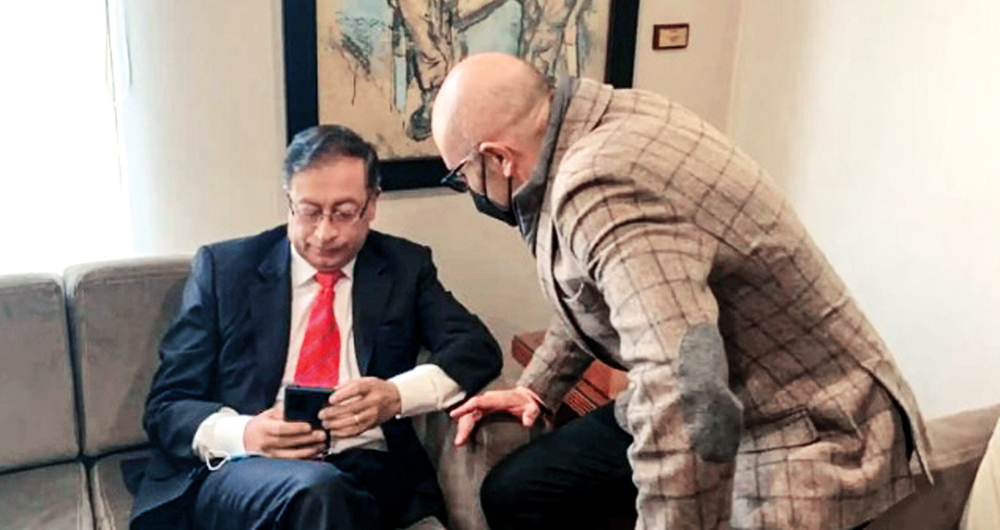  Xavier Vendrell asesoró a Gustavo Petro en la pasada campaña electoral. Hoy lidera un grupo de activistas y habla en nombre del Gobierno.