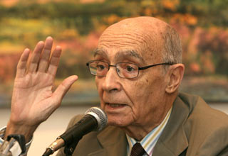 “Lo que más me impresiona es que lleváis 50 años, dos generaciones, y el problema está intacto, sigue igual”. Saramago.
Foto: Guillermo Torres
