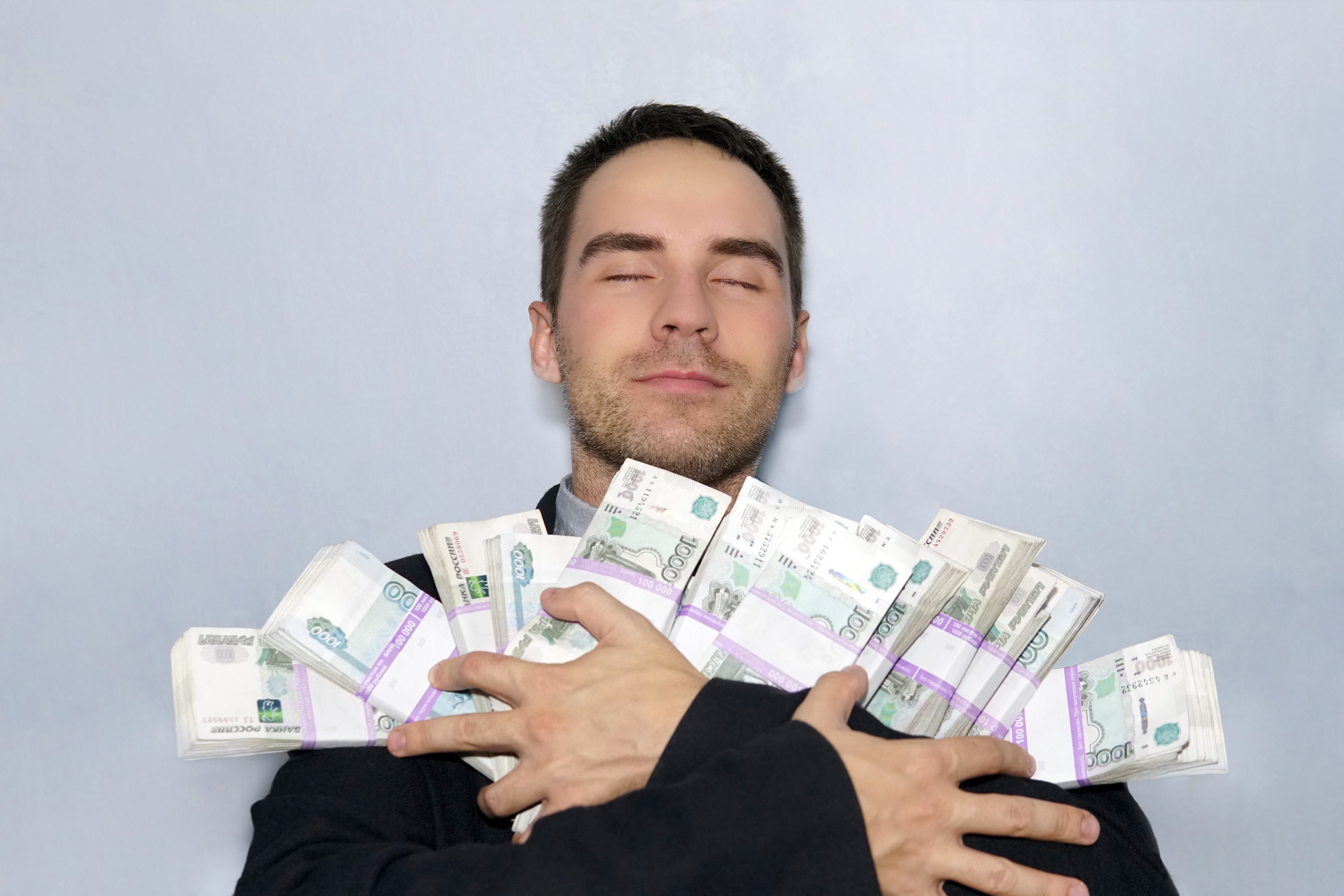 Las personas buscan volverse millonarias para mejorar su estilo de vida.