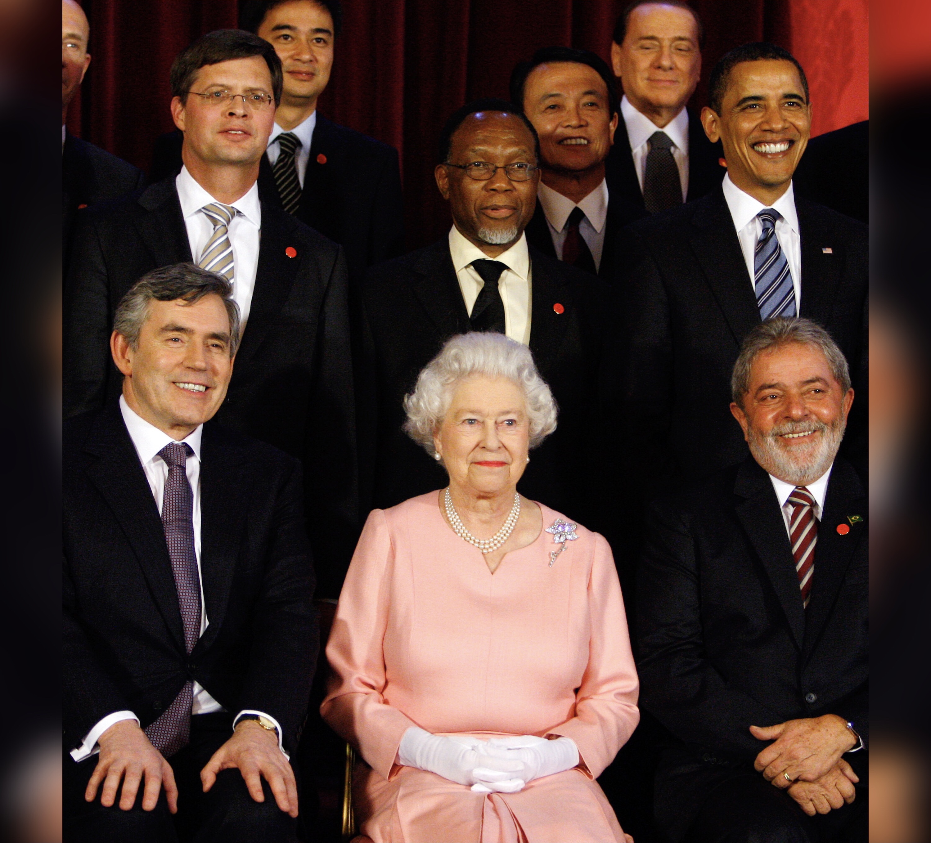 Berlusconi y reina Isabel II