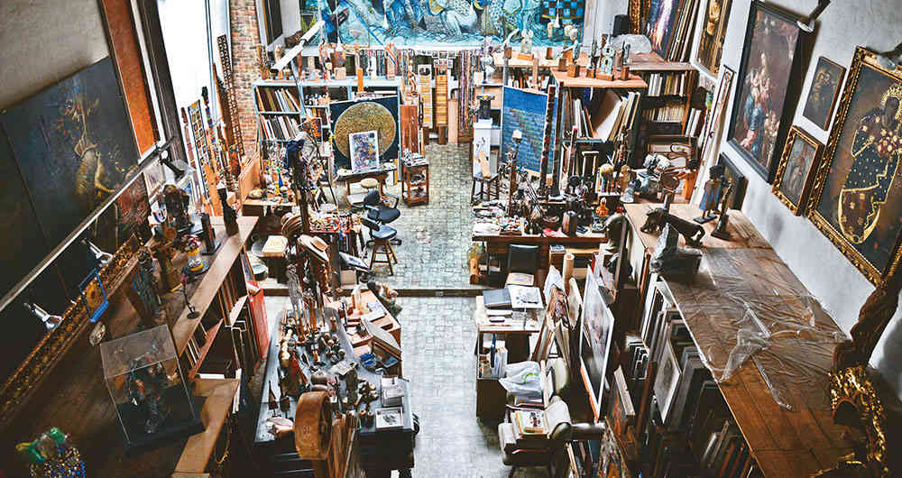 Su taller, al norte de Bogotá, es hoy una inmensa bodega de sus obras.